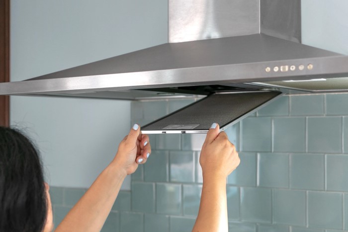 How to Clean a Kitchen Range Hood and Filter
