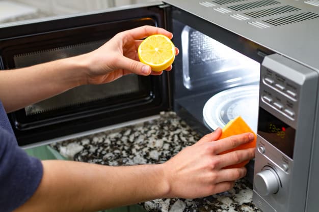 How to Clean a Microwave With Lemon Juice